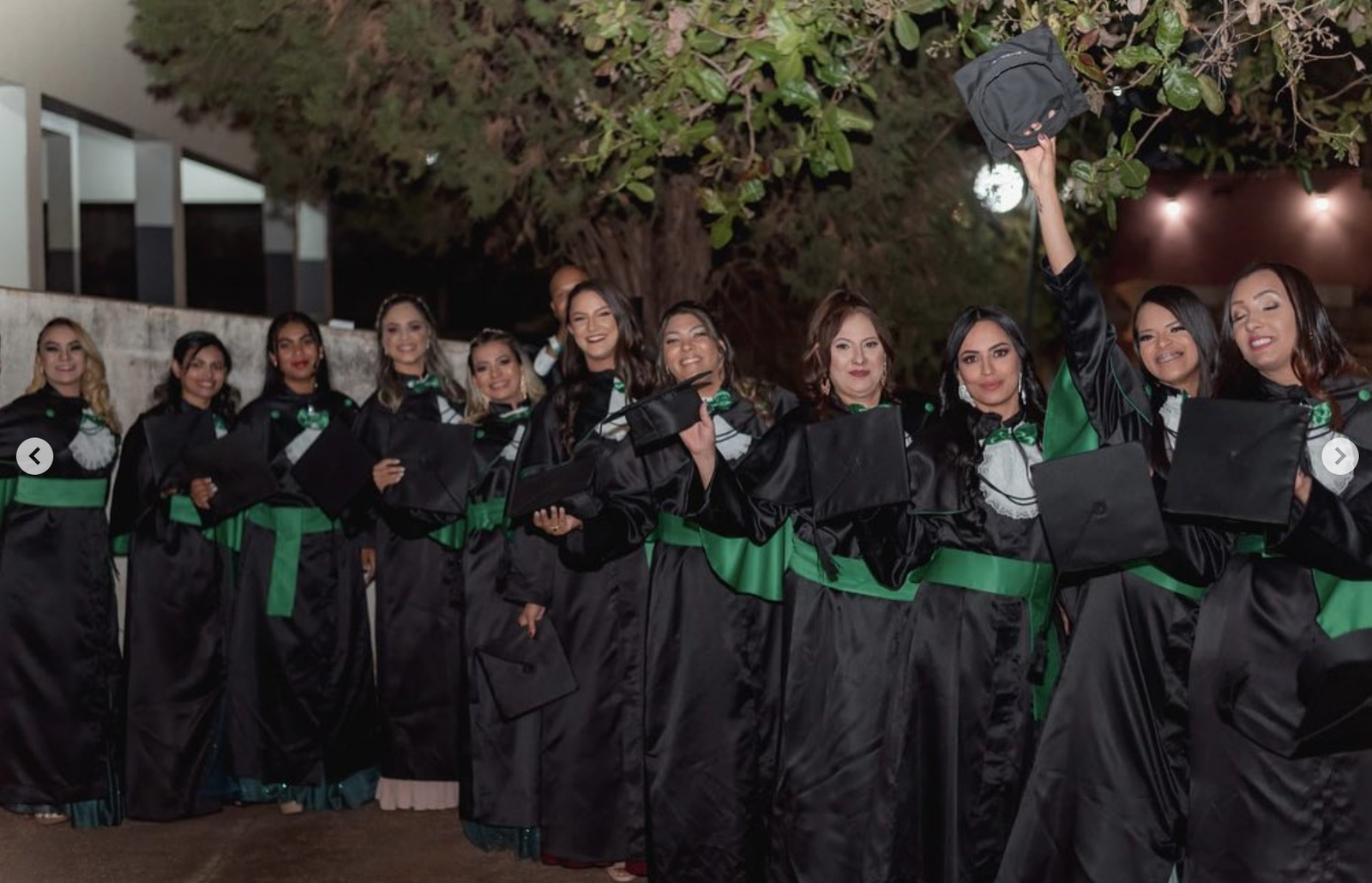 Formandos celebrando a graduação do Colégio Quality